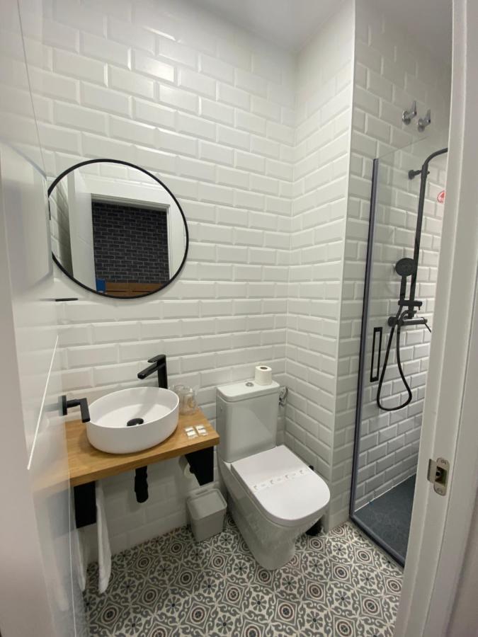 Hotel Casual Mardones Bilbao Exteriér fotografie Bathroom with shower enclosure