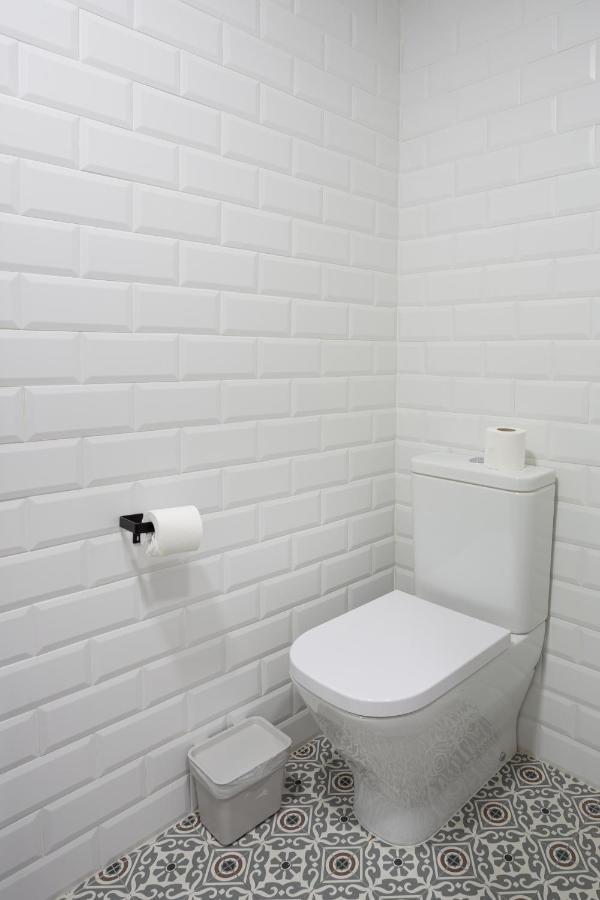 Hotel Casual Mardones Bilbao Exteriér fotografie Metro white